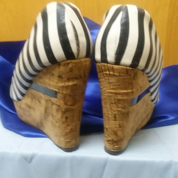 Zebra Black/White Wedge - Picture 5 of 5
